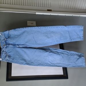 Iconic VTG Guess jeans. 💯 Cotton, high-rise, straight leg. 👏👏